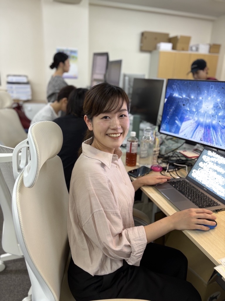 社員D